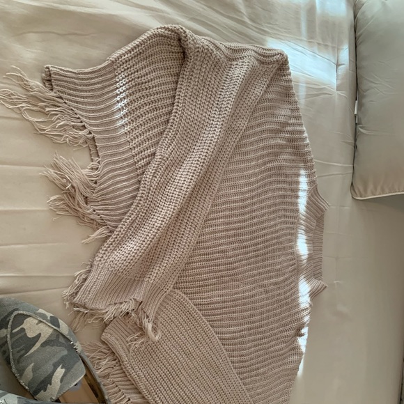 RUE 21 PLUS -Beige Destructed Hem Crop Sweater - Picture 3 of 9